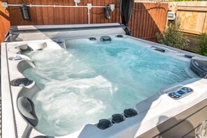 Double Room | Outdoor spa tub - Four oaks house (Carlisle)