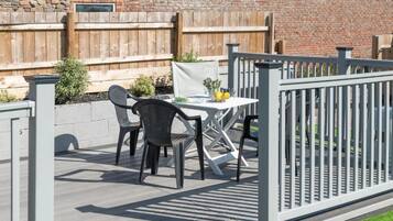 House | Outdoor dining