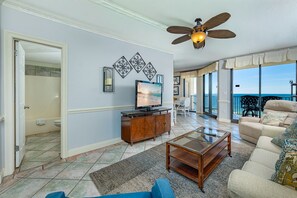 Condo, 1 quarto | Área de estar