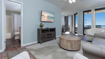 Condo, 1 Bedroom | Living area