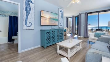 Condo, 1 Bedroom | Living area