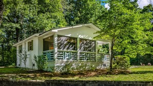 A white building with a porch, surrounded by trees. - 'Lil' Gem'-restored 1960's bungalow (Mentone)