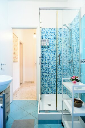 Bathroom - Vrbo Property (Roma)