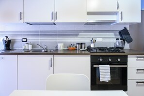 Fridge, oven, stovetop, dishwasher - Vatican Area Apartment with 2 Bedrooms and 2 Baths (Roma)