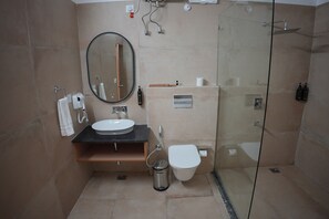 Premium Room, Balcony, Hill View | Bathroom | Shower, hair dryer, slippers, towels - Divyam Resorts (Rishikesh)