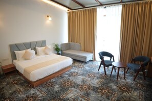 Suite, Balkon | Schallisolierte Zimmer, Bügeleisen/Bügelbrett, kostenloses WLAN