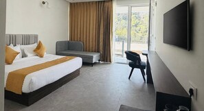 Habitación ejecutiva, balcón, vistas a la colina | Sistema de insonorización, tabla de planchar con plancha, wifi gratis