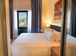 In-room safe, iron/ironing board, free WiFi - Majestic Central Hotel (Dubai)