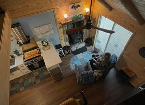 Living area - Awesome 1-bedroom cabin on Lake Michigan for a perfectly cozy beach getaway. (Escanaba)