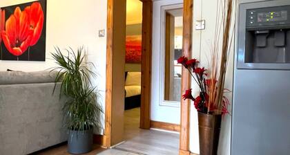 Spacious 4BR Edinburgh Home Free Parking