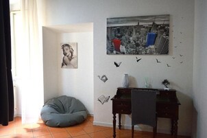 Quarto casal ou duplo, varanda, vista para o pátio | Parte interna