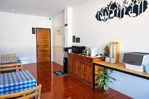 雪櫃、微波爐、廚房用具/餐具/器皿