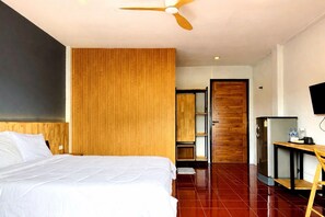 Room, 1 Double Bed, Housekeeping, City View | Desk, laptop workspace, blackout drapes, soundproofing - Henry's House (Wichit)