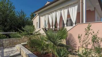 Standard House, 4 Bedrooms, Microwave (Villa Stella With Pool And Sauna) | Bahagian luar
