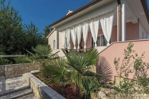 Standard House, 4 Bedrooms, Microwave (Villa Stella With Pool And Sauna) | Bahagian luar