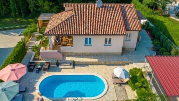 Standaard huis, 4 slaapkamers, magnetron (Istria Villa Stella for 8: Pool &) | Zwembad | Een seizoensgebonden buitenzwembad