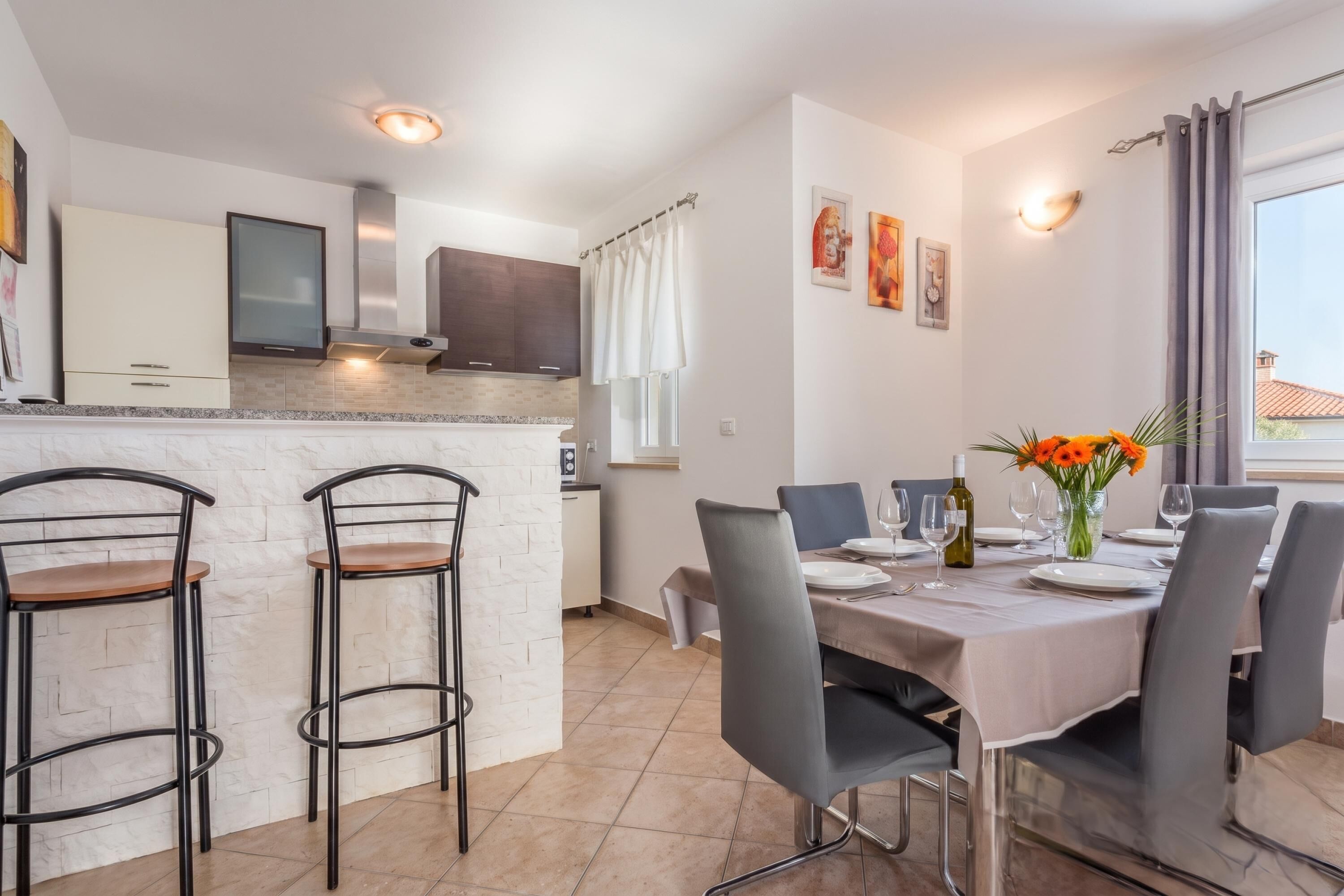 Standard House, 4 Bedrooms, Microwave (Istria Villa Stella for 8: Pool &) | Dining