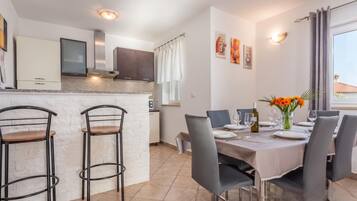 Standard House, 4 Bedrooms, Microwave (Istria Villa Stella for 8: Pool &) | Dining