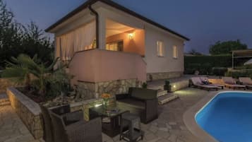 Standard House, 4 Bedrooms, Microwave (Villa Stella With Pool And Sauna) | Kolam renang | Kolam renang terbuka bermusim