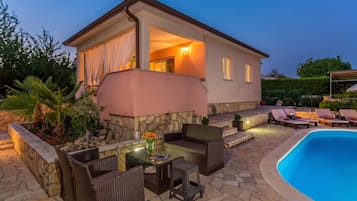 Casa estándar, 4 habitaciones, microondas (Istrian Villa Stella for 8: Pool &) | Alberca | Alberca al aire libre por temporada