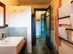 Bathroom - Beautiful apartment in villa for 3 guests with WIFI, A/C, terrace and pets allowed (San Bartolomeo Al Mare)