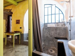 Bathroom - Cosy apartment in villa for 4 guests with WIFI, terrace, pets allowed and panoramic view (San Bartolomeo Al Mare)