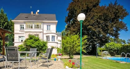 Belle maison de vacances privée avec piscine privée, bain à remous, WIFI, TV et animaux admis