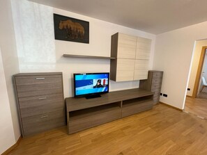 Interior - Beautiful apartment for 5 guests with WIFI, TV and terrace (Campitello Di Fassa)