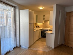 Private kitchen - Beautiful apartment for 5 guests with WIFI, TV and terrace (Campitello Di Fassa)