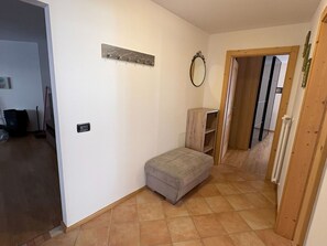 Interior - Beautiful apartment for 5 guests with WIFI, TV and terrace (Campitello Di Fassa)