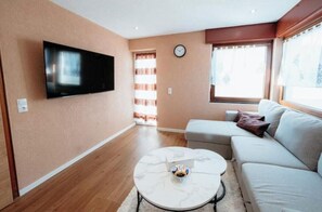 Living area - 03 - Deichraum Neuwied Apartments (Neuwied)