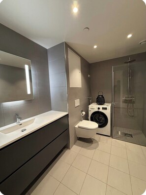Shower, bidet, towels, soap - Enjoyable 1-bedroom apartment in the heart of Bjørvika oslo close to oslo S (Oslo)