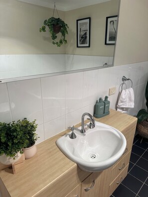 Bathroom - QUIET PLACE (Corlette)