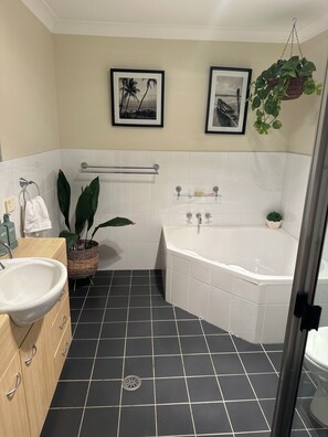 Bathroom - QUIET PLACE (Corlette)
