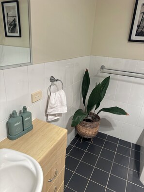 Bathroom - QUIET PLACE (Corlette)
