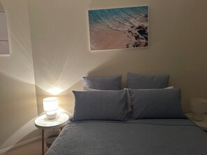 Room - QUIET PLACE (Corlette)