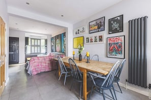 Dining - Spacious 2BDR Home w WiFi Garden Sleeps 4 (Twickenham)