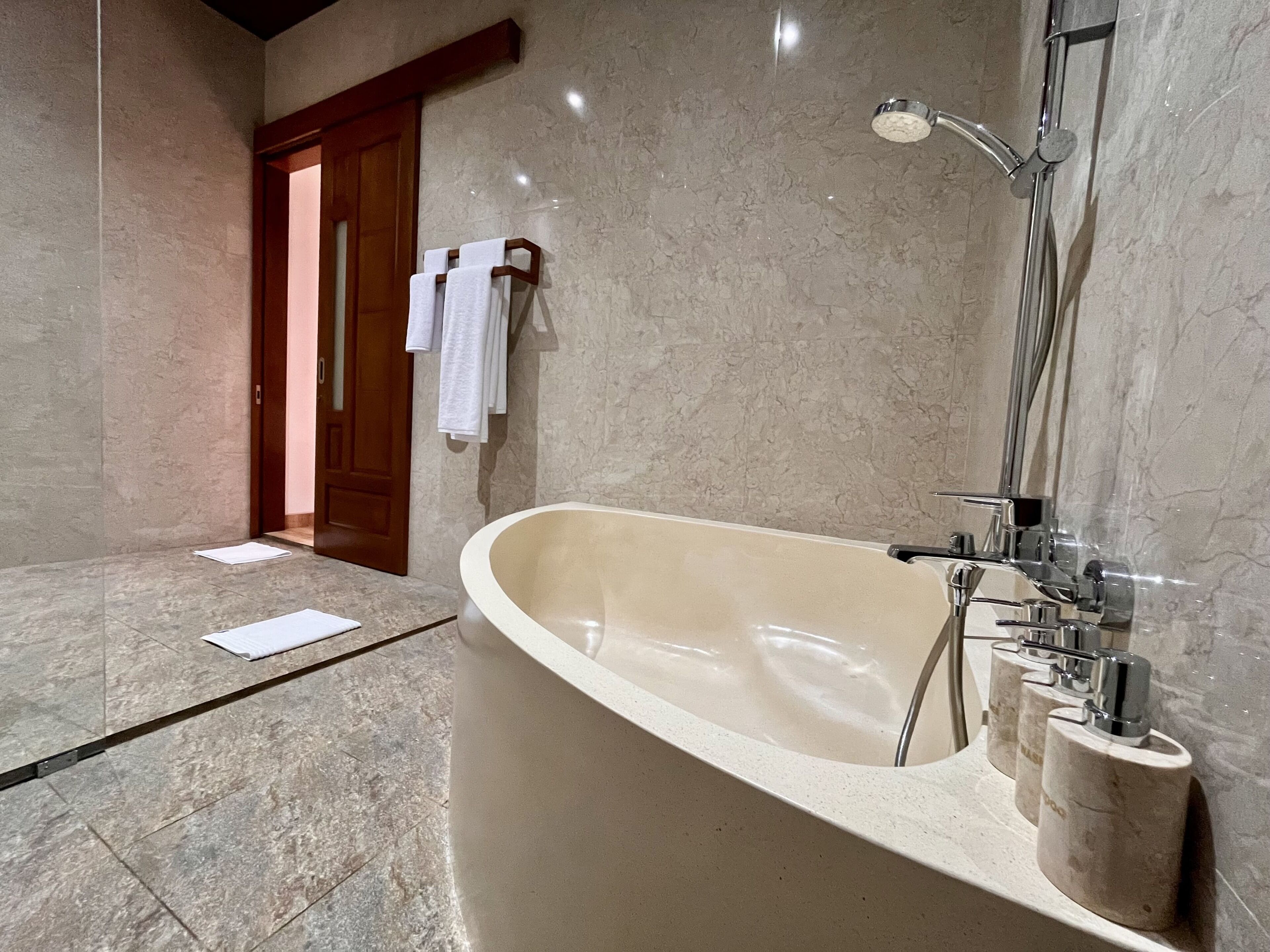 Superior Villa, Pool View | Bathroom | Separate tub and shower, free toiletries, hair dryer, towels