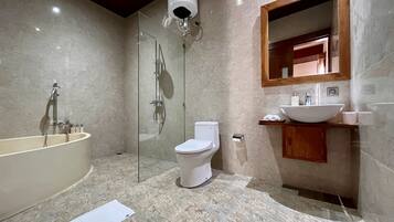 Superior Villa, Pool View | Bathroom | Separate tub and shower, free toiletries, hair dryer, towels