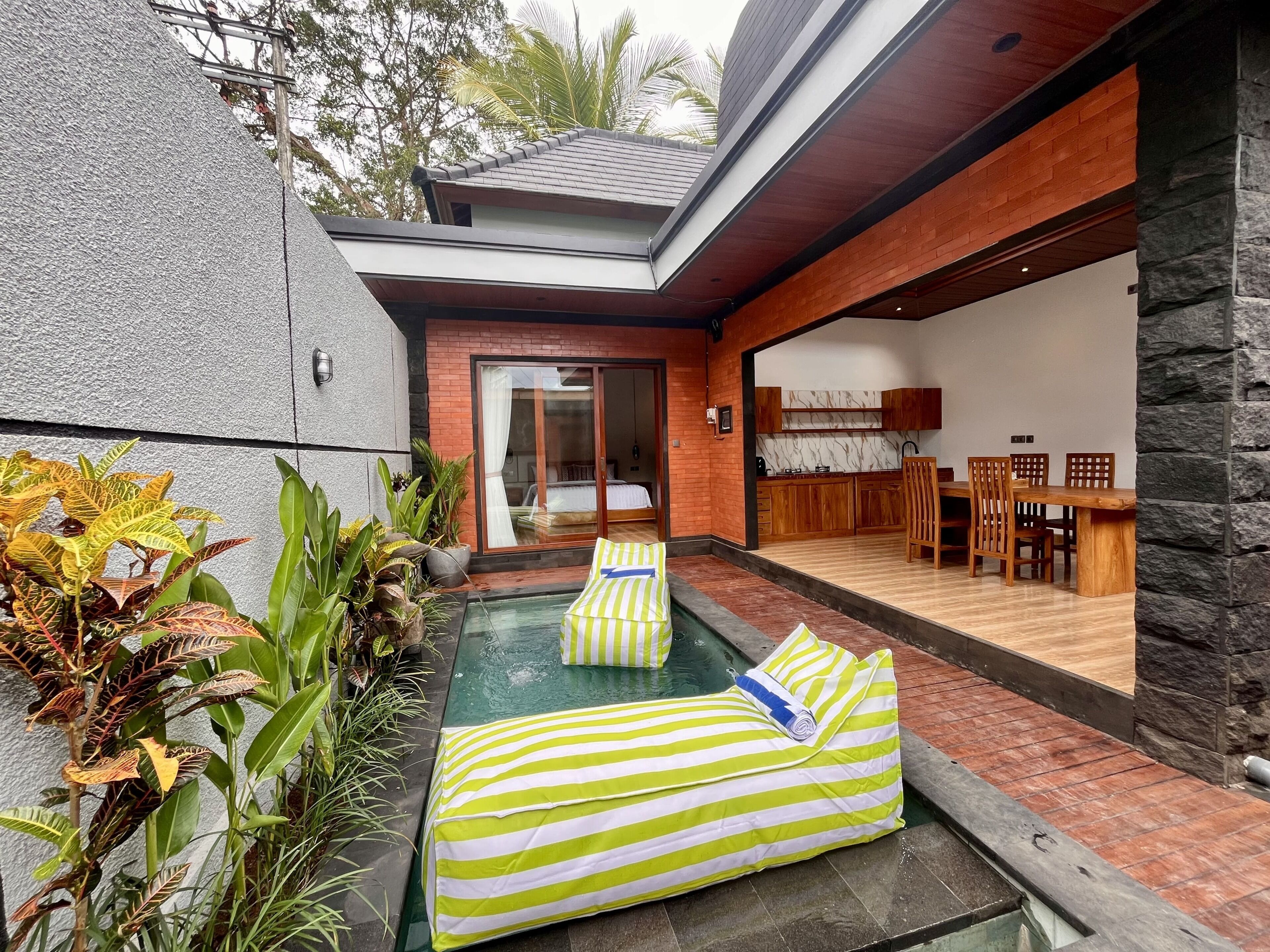 Private pool