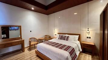 Individually furnished, desk, laptop workspace, free WiFi