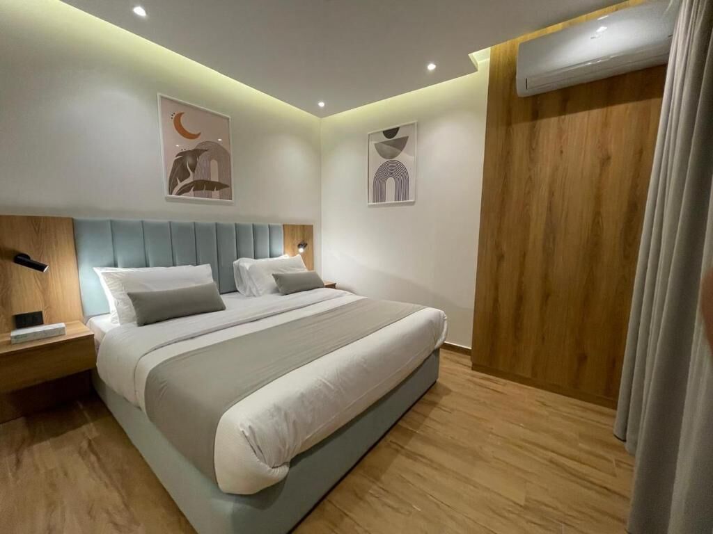In-room safe, iron/ironing board, free WiFi