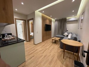 Junior Suite, City View | Interior