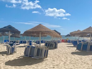 Una spiaggia nelle vicinanze