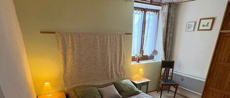 Bügeleisen/Bügelbrett, kostenloses WLAN, Bettwäsche
