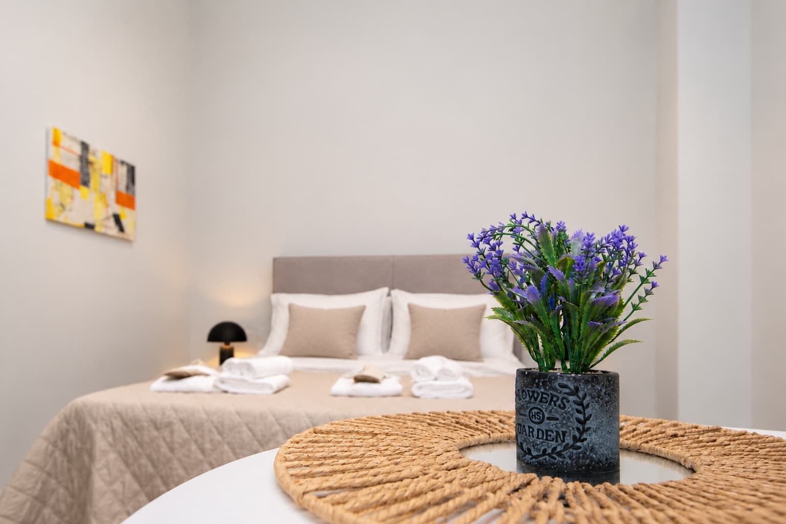 Soft Mediterranean décor with calming natural details