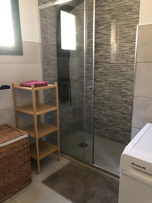 Shower, towels