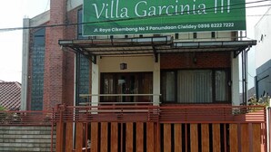 A building with a green sign reading 'Villa Garcina III' and contact information. - Villa Garcinia 111 Ciwidey (Pasirjambu)