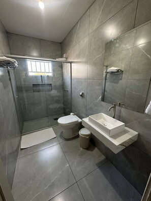 Comfort Quadruple Room | Bathroom