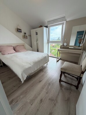 Room - Vrbo Property (Nantes)